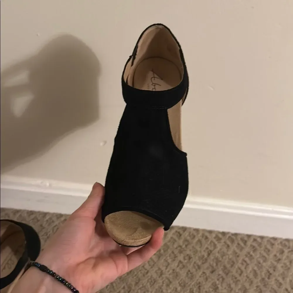 EUC Elegant‎ Black and tan fancy wedge heels